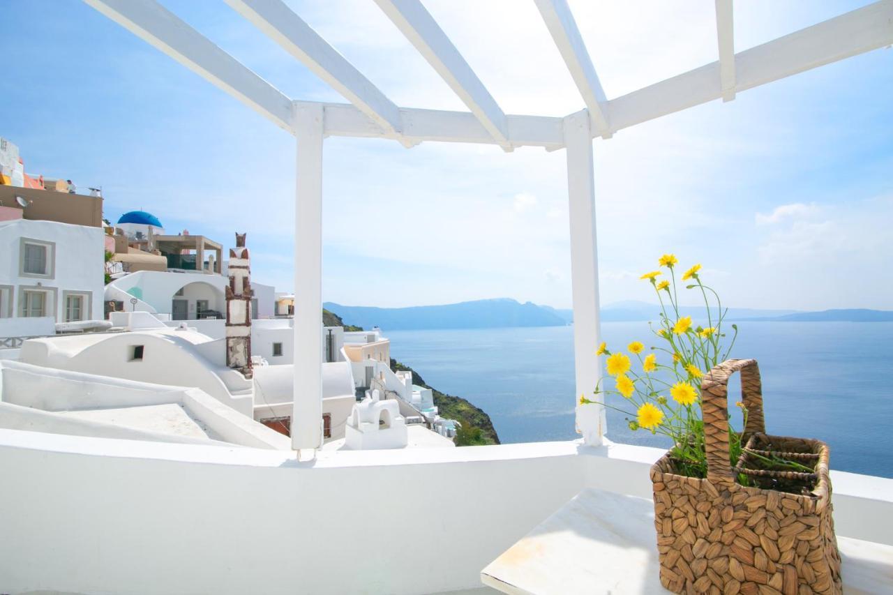 Menias Cave House Apartment Oia  Exterior photo
